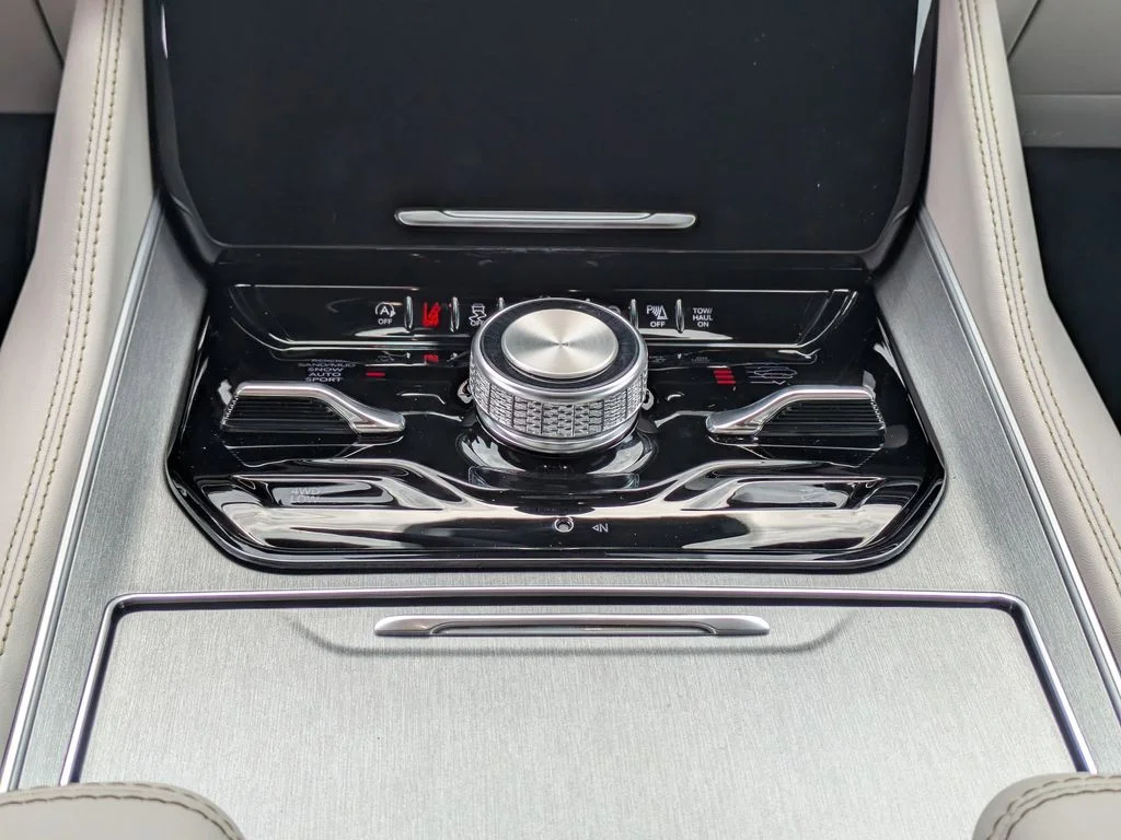New 2026 Silver-Zynith Exterior Paint Jeep Limited Reserve image 31