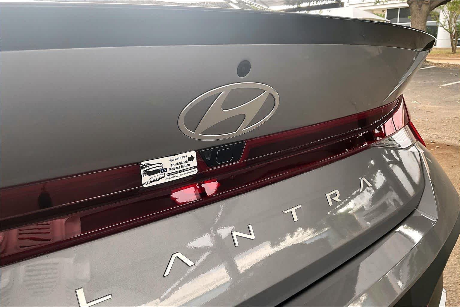 Certified Used 2025 Fluid Metal Hyundai SEL Sport image 31