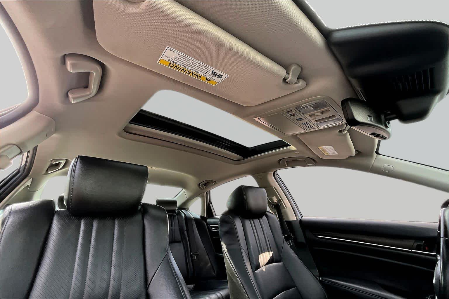 Used 2022 Sonic Gray Pearl Honda Touring image 14