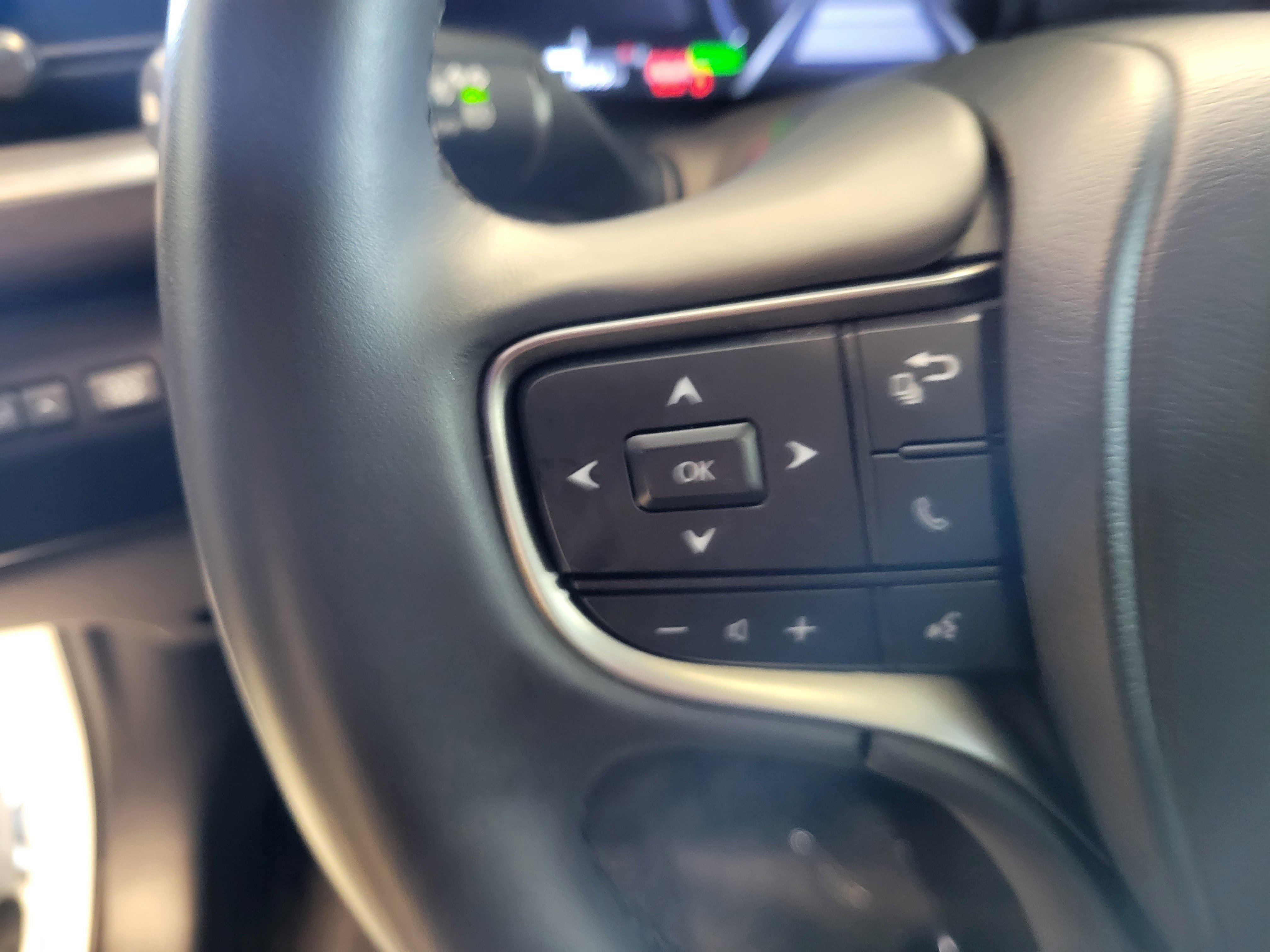 Certified Used 2025 Ultra White Lexus UX 300h F SPORT Design image 31