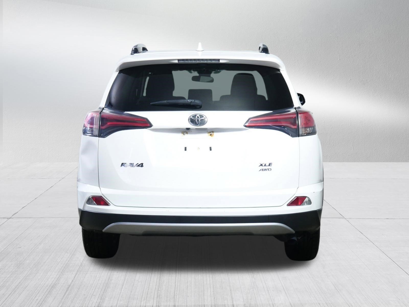 Used 2018 Super White Toyota XLE image 6