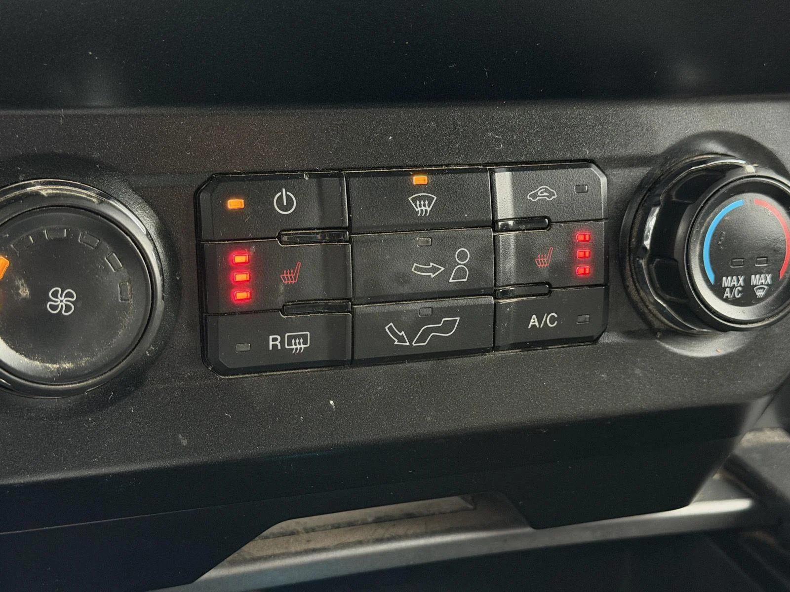 Used 2019 Ruby Red Metallic Tinted Clearcoat/Magnetic Ford XLT image 7