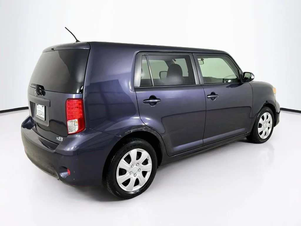 Used 2012 Blue Scion Base image 7