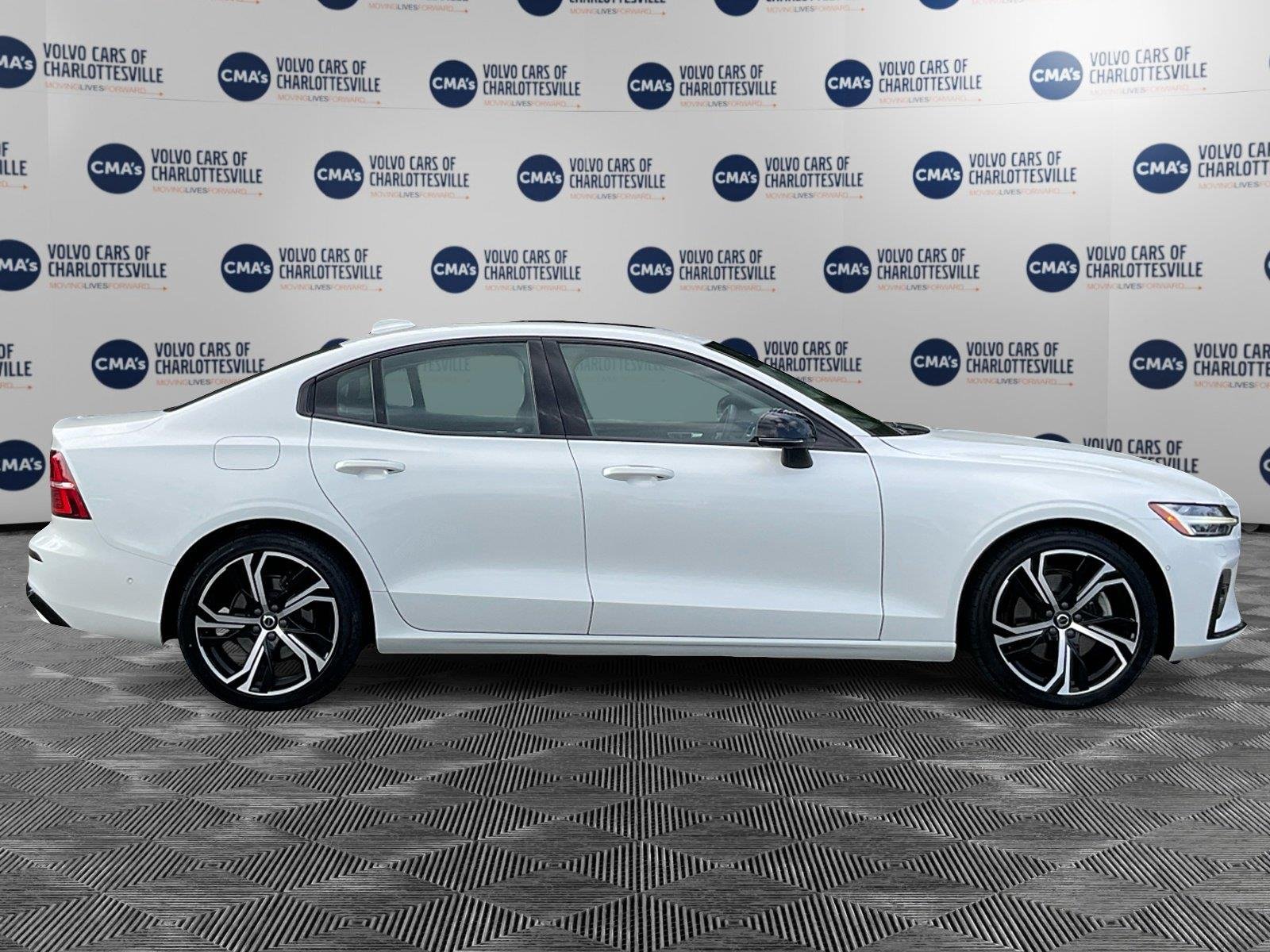 Used 2023 Crystal White Metallic Volvo Plus Dark Theme image 6