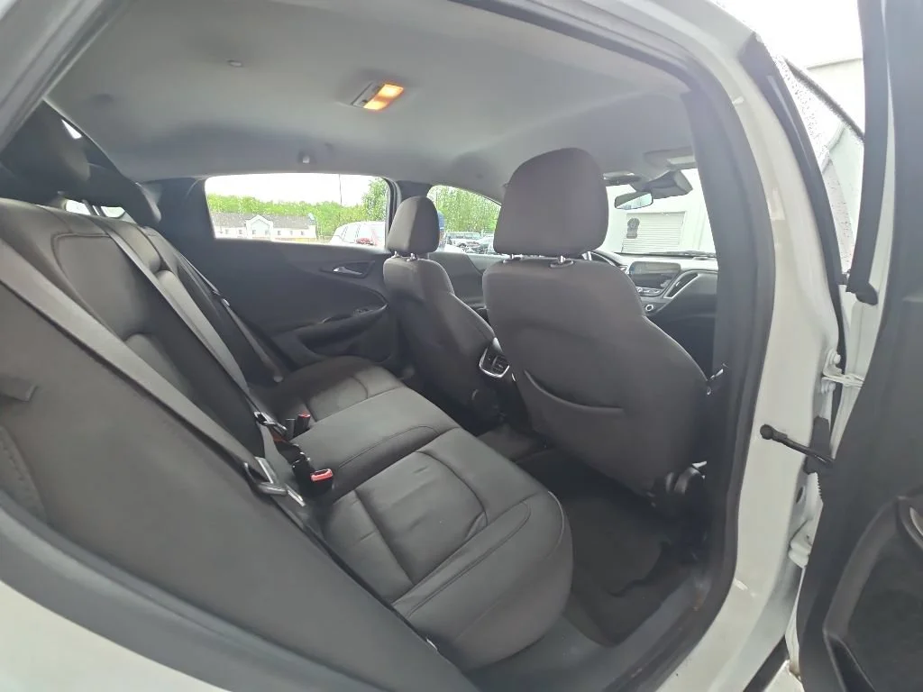 Used 2024 Summit White Chevrolet 1LT image 12