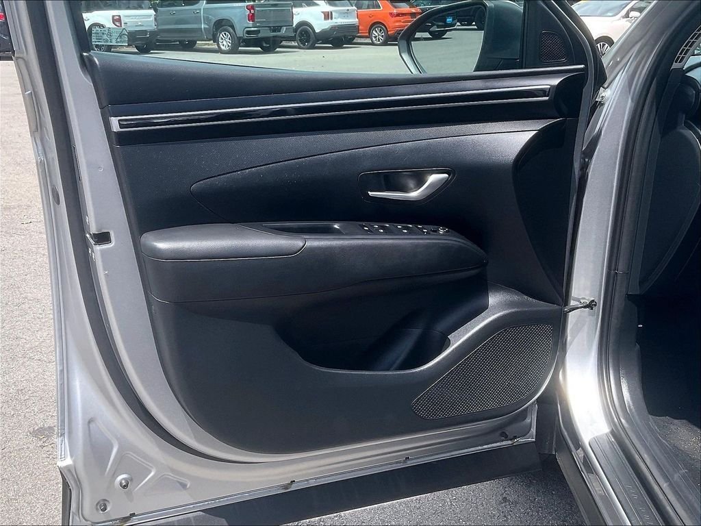 Used 2023 Silver Hyundai SE image 9