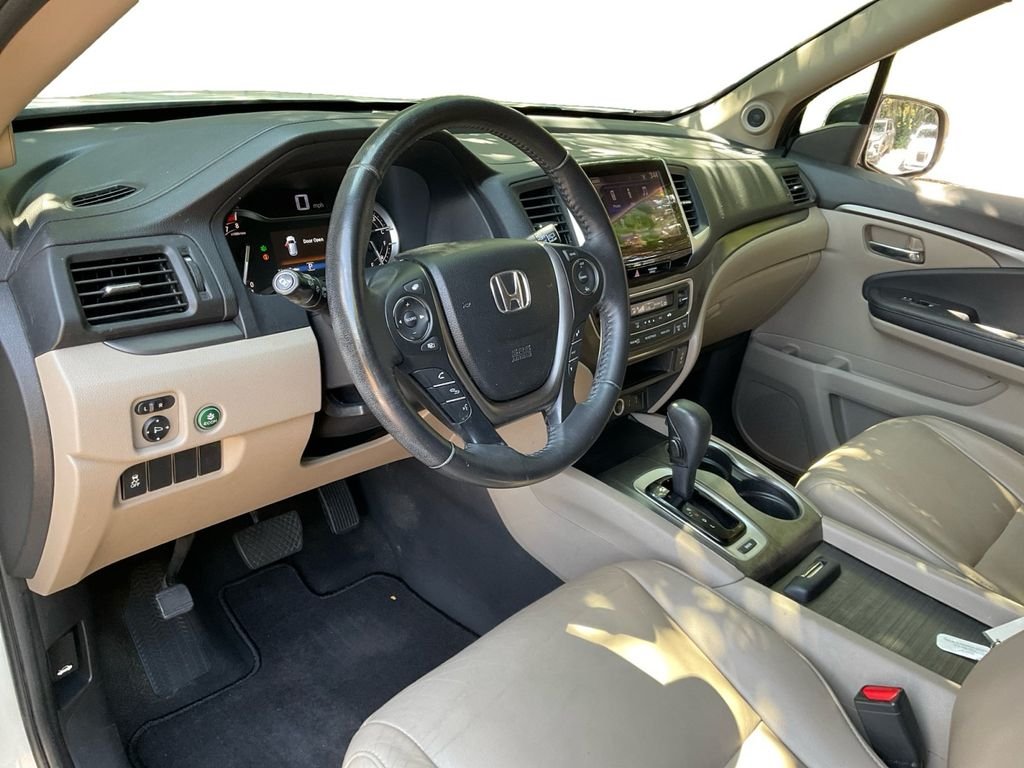 Used 2017 White Honda EX-L image 18