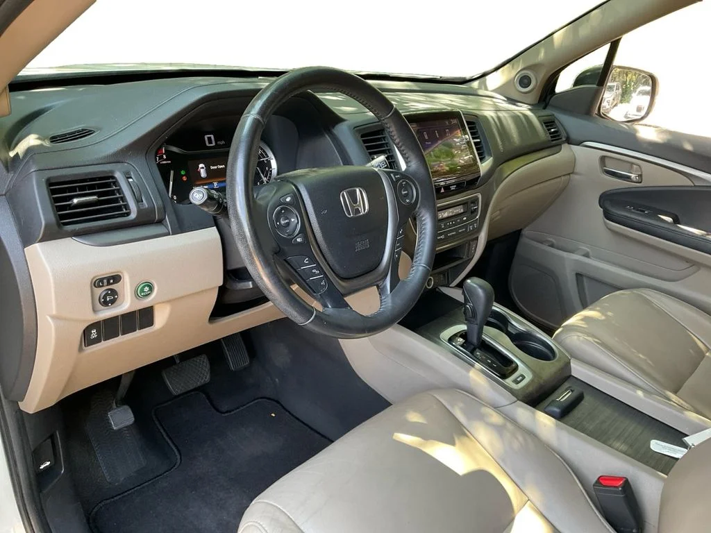 Used 2017 White Honda EX-L image 18