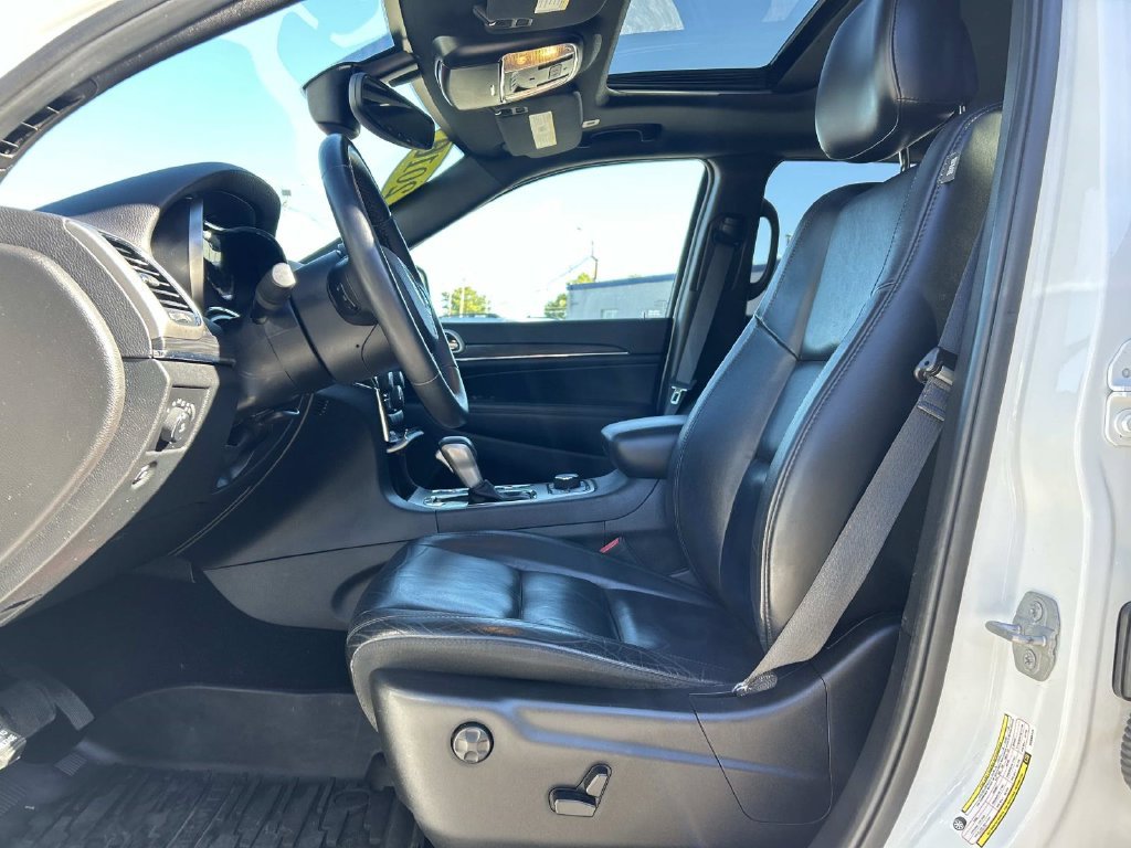Used 2019 White Jeep Limited image 15