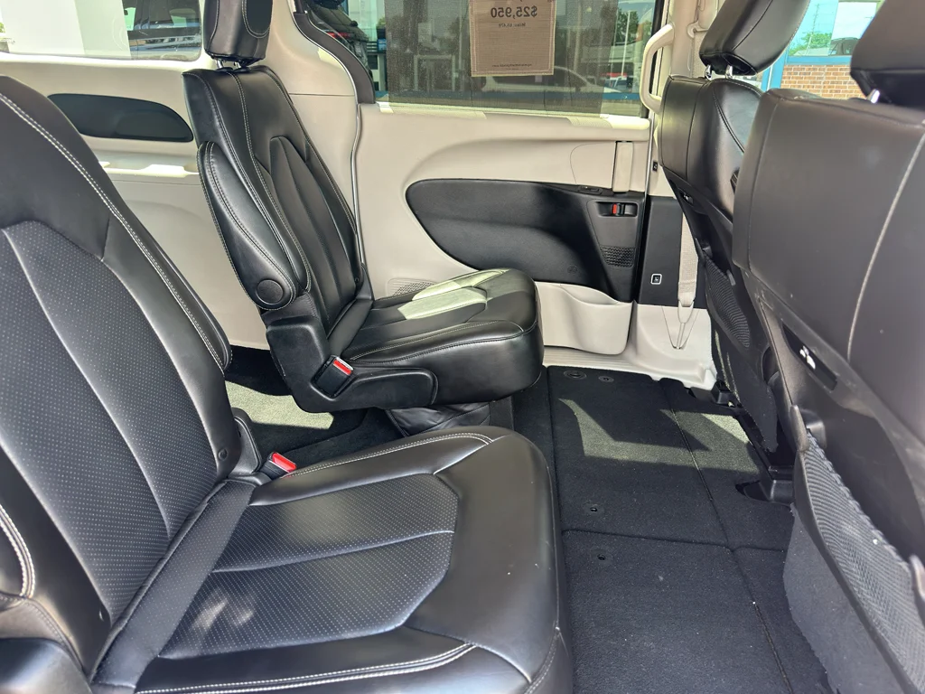 Used 2024 White Chrysler Touring L image 31