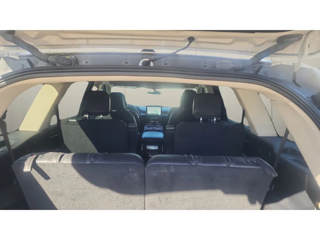 Used 2022 White Lincoln Reserve image 11