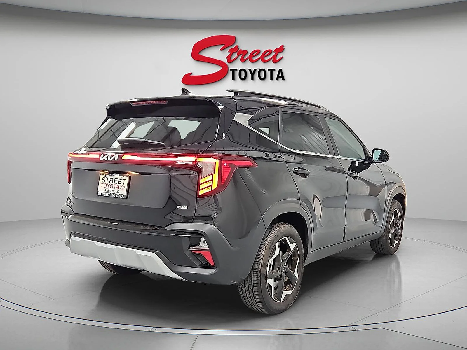Used 2025 Fusion Black Kia EX image 3