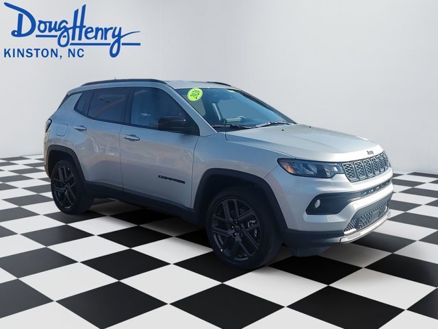New 2026 Silver Zynith Metallic Clear-Coat Exterior Paint Jeep Latitude Altitude image 7