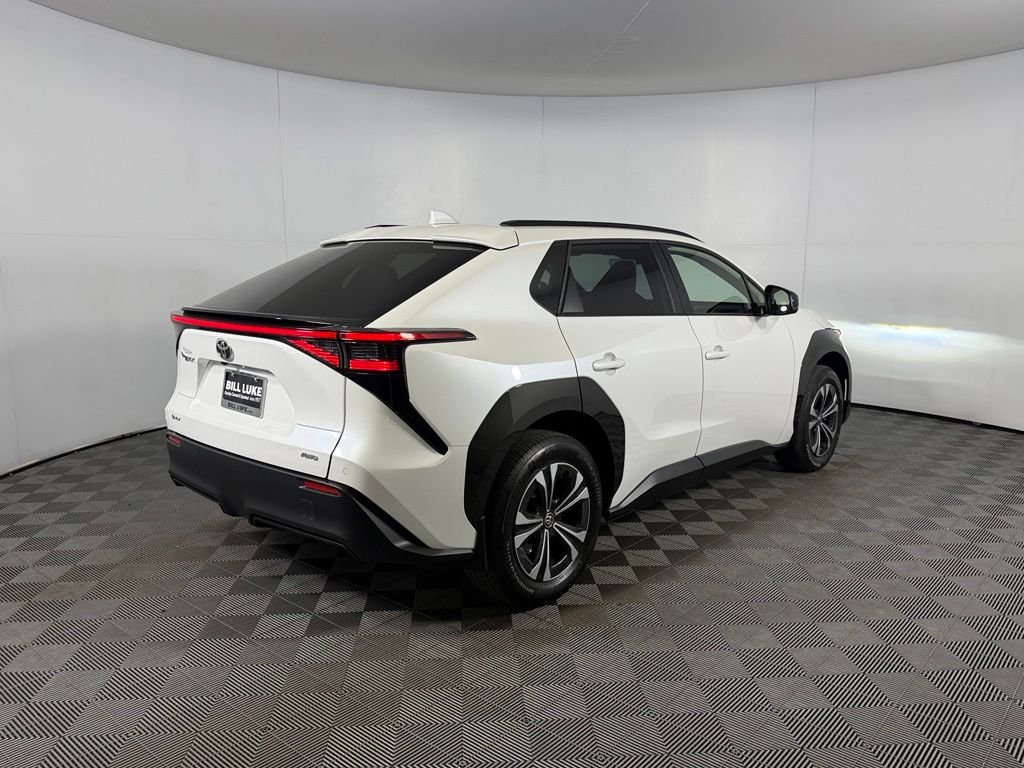 Used 2025 Beige Toyota XLE image 7