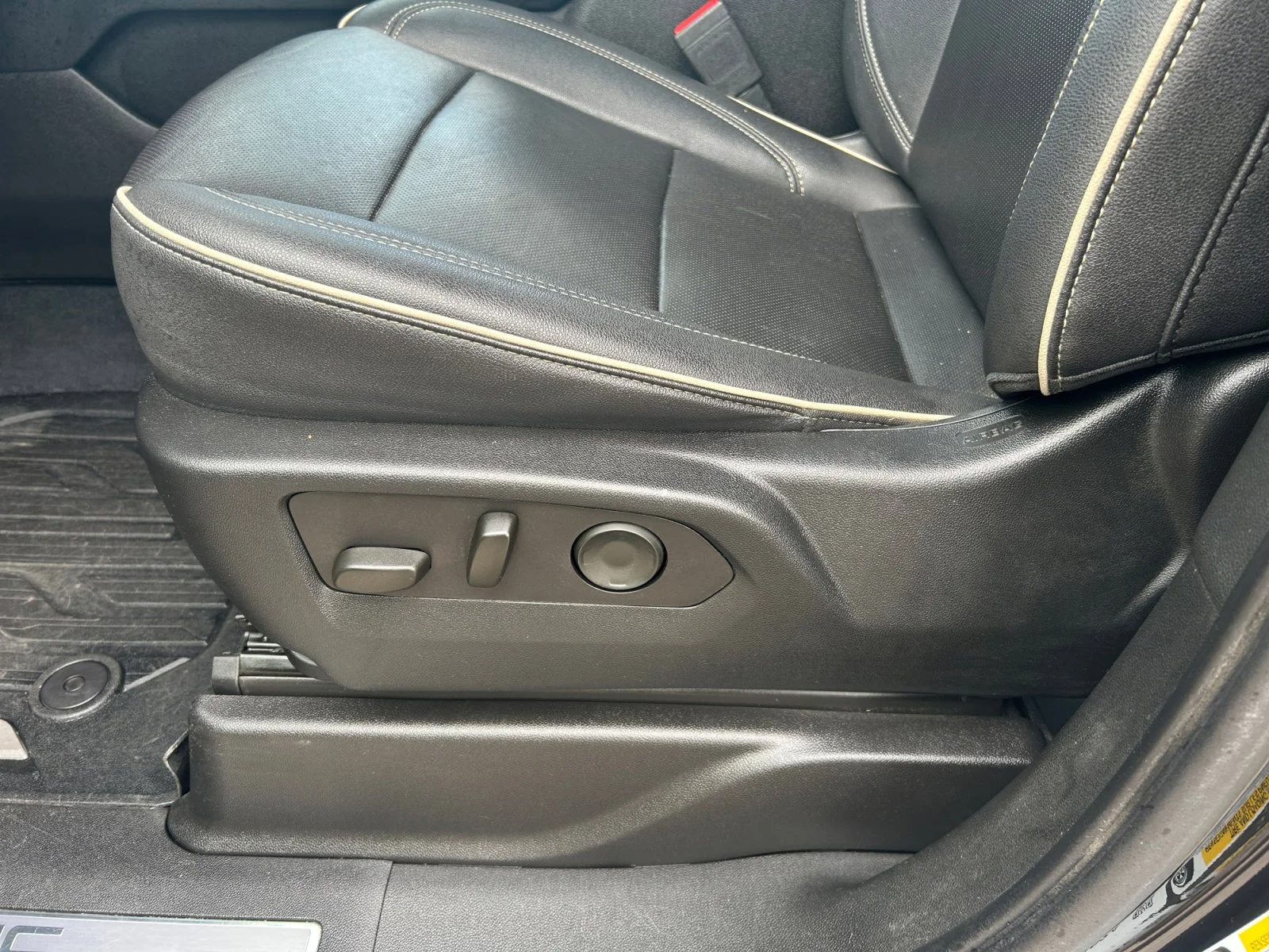 Used 2023 Black GMC SLT 4WD image 16
