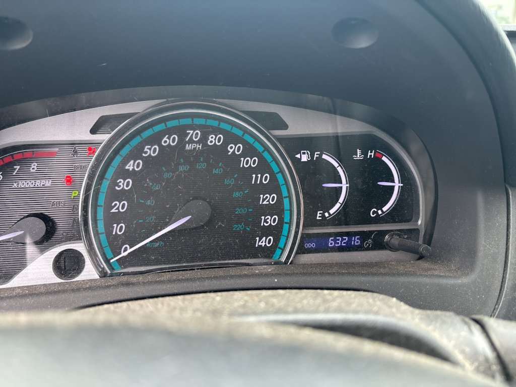 Used 2013 Magnetic Gray Pearl Toyota XLE image 4