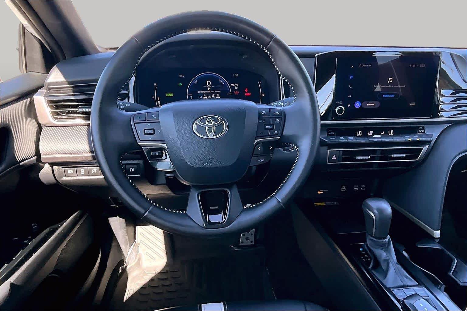 Certified Used 2025 Ice Cap Toyota SE image 5