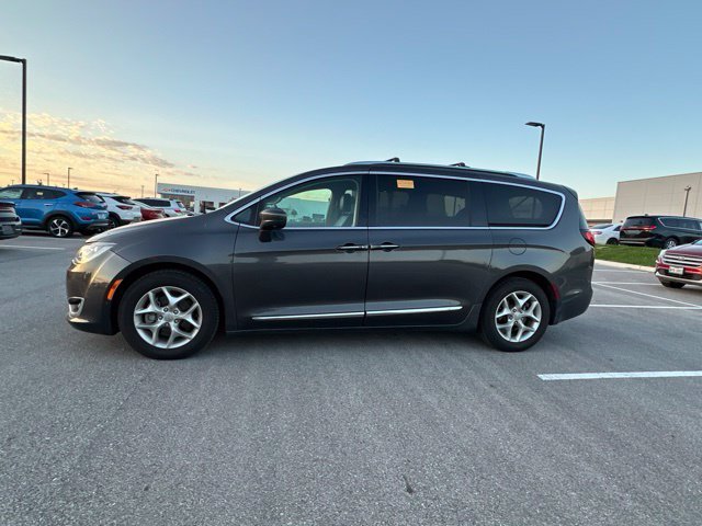 Used 2019 Chrysler Pacifica Touring L Plus with VIN 2C4RC1EG9KR575250 for sale in Kansas City