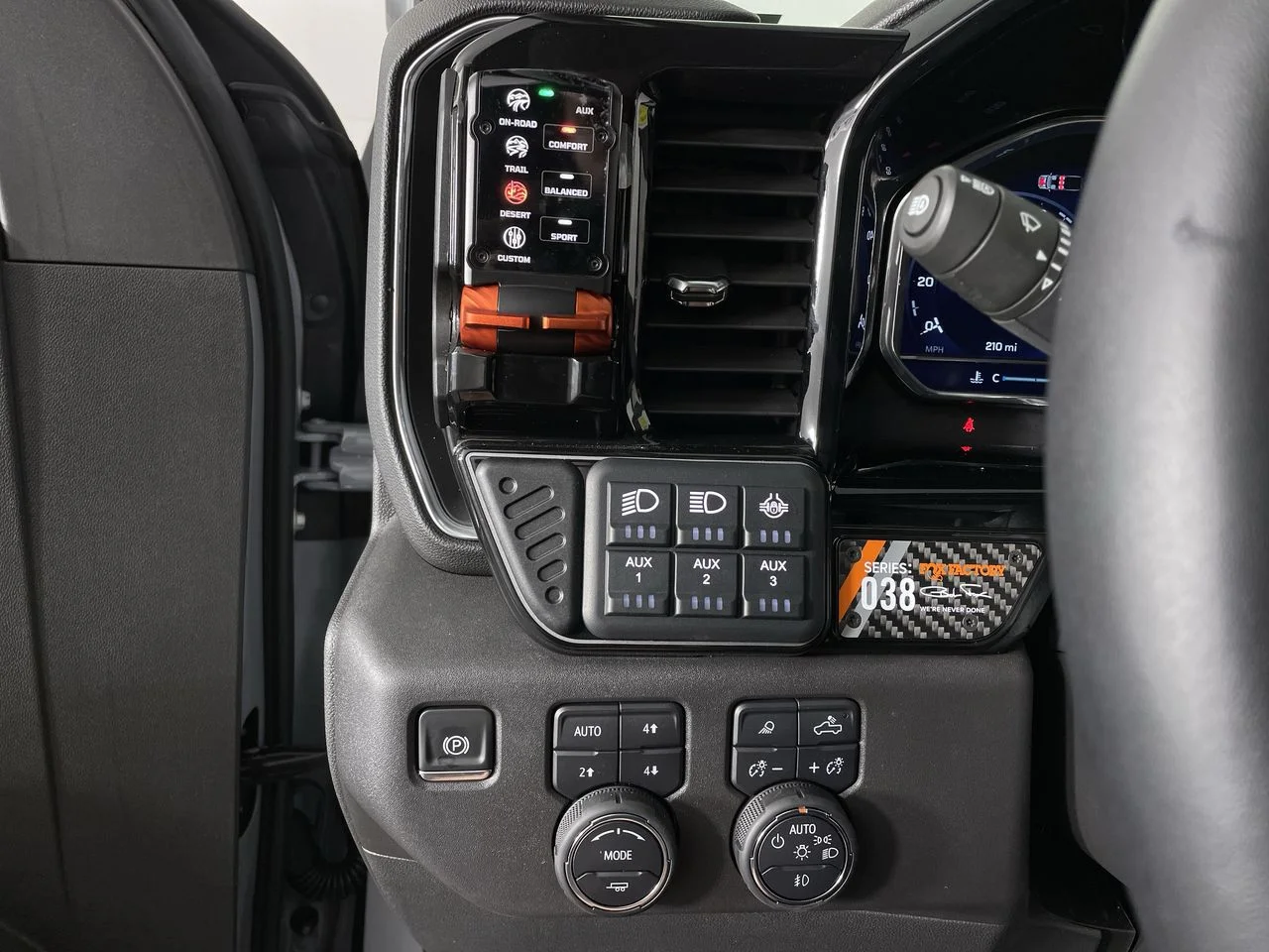 2025 Chevrolet Silverado 1500 RST - Photo 116