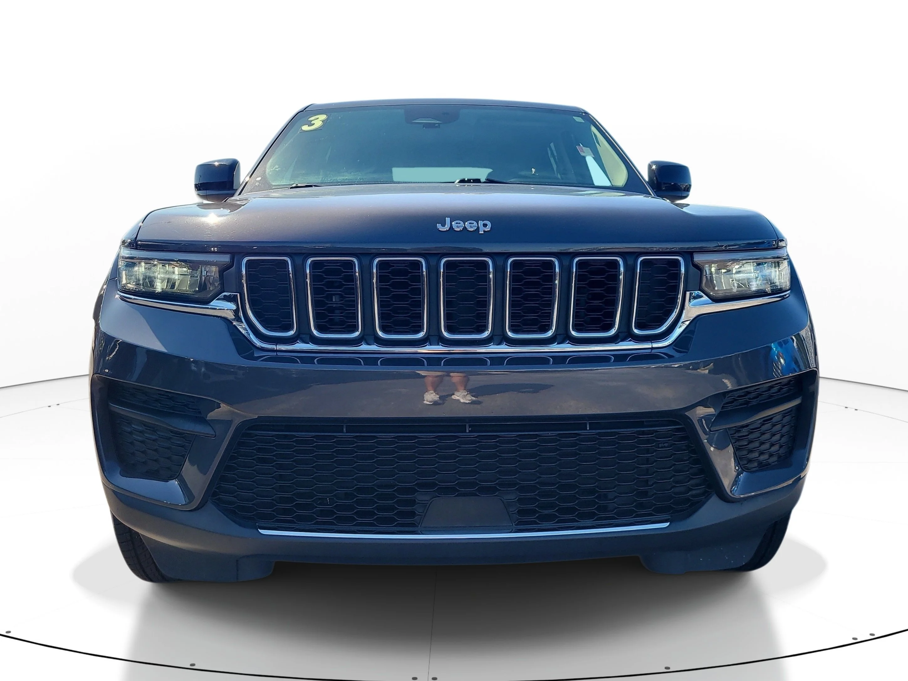 Used 2023 Baltic Gray Metallic Clearcoat Jeep Laredo image 2