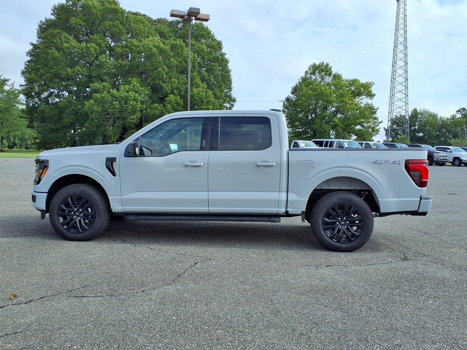 New 2026 Avalanche Ford XLT image 3