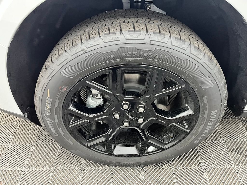 New 2026 White Ford Lariat image 17