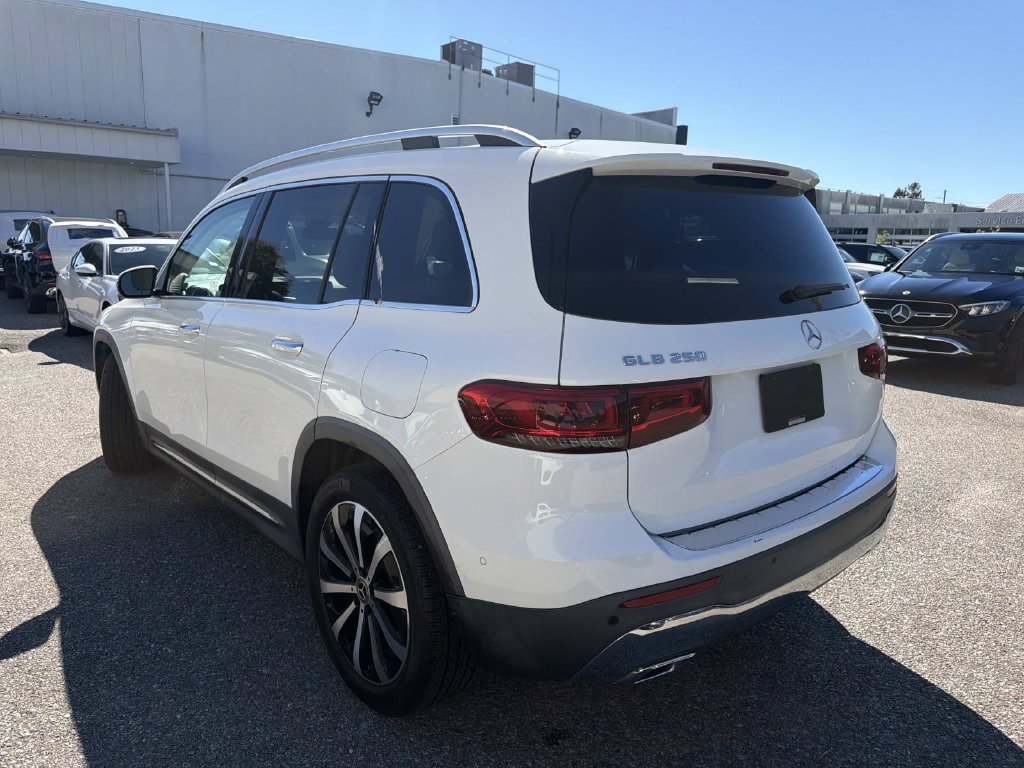 Used 2023  Mercedes-Benz GLB 250 image 5