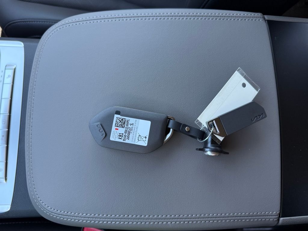 New 2026 Snow White Pearl Kia EX image 32