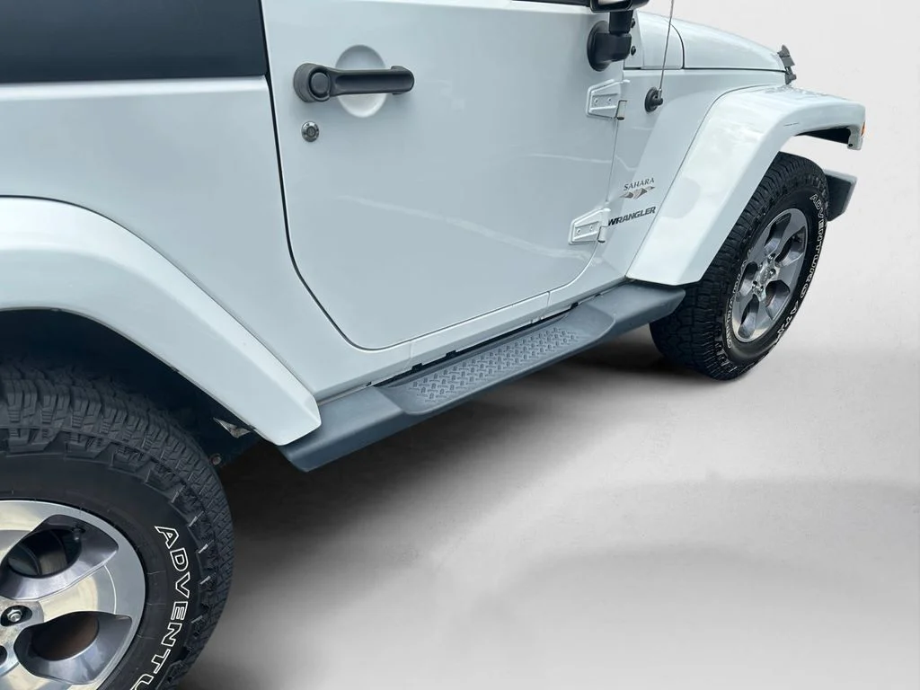 Used 2016 White Jeep Sahara image 18