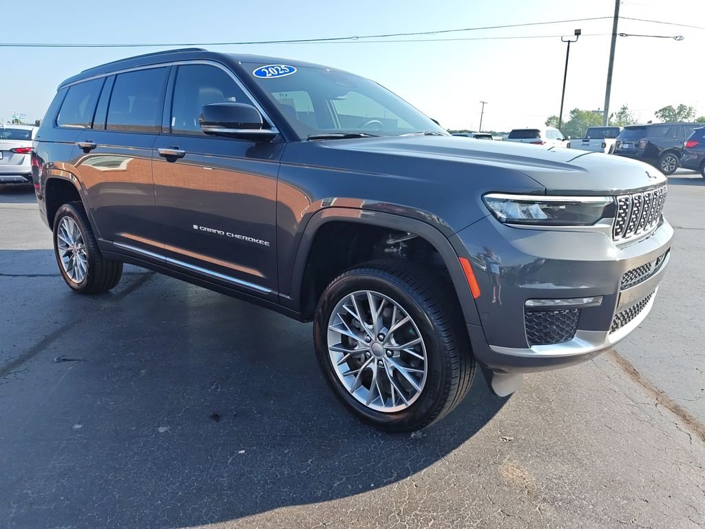 Used 2025 Gray Jeep Summit image 7