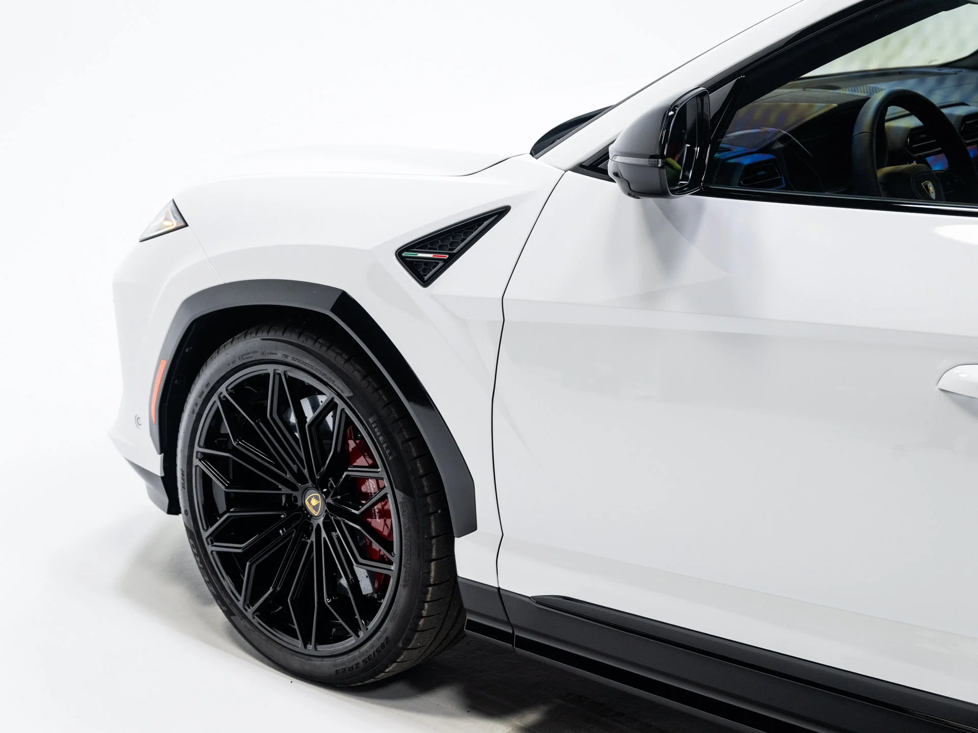 Used 2025  Lamborghini SE image 33