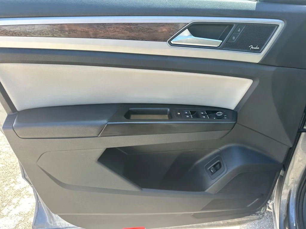 Used 2019  Volkswagen SEL Premium image 43