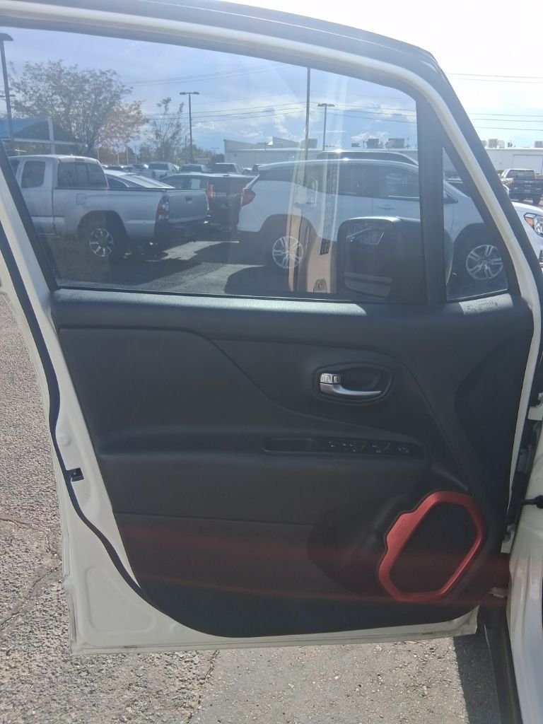 Used 2020 White Jeep Trailhawk image 5