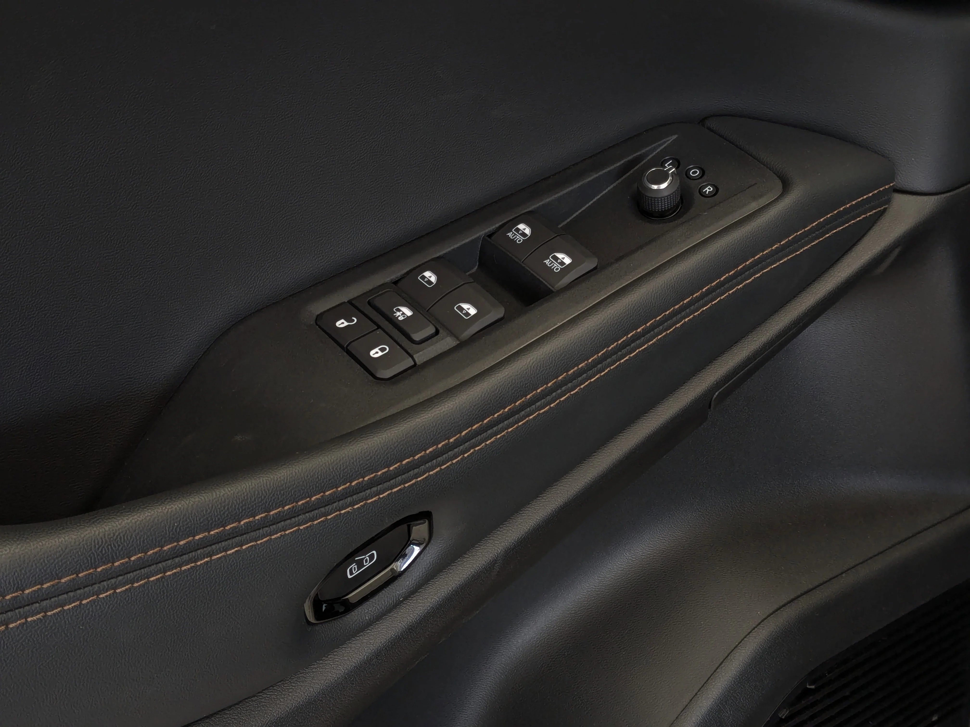 New 2026 Black Jeep Overland - - Surround View - Ventilated Seats - Remote Start & tons more! image 15
