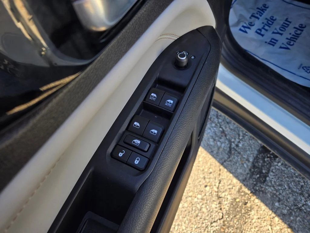 Used 2023 White Jeep Limited image 13