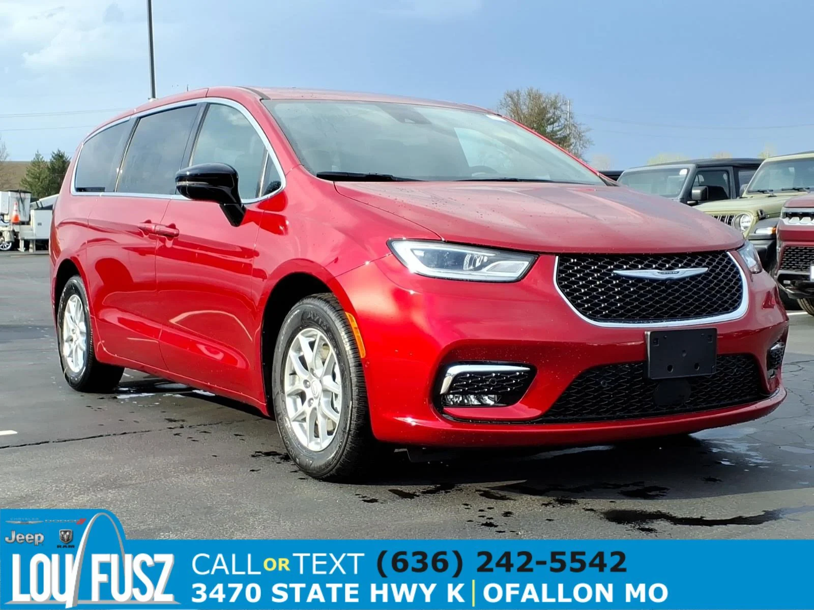 2026 Chrysler Pacifica Select's photo