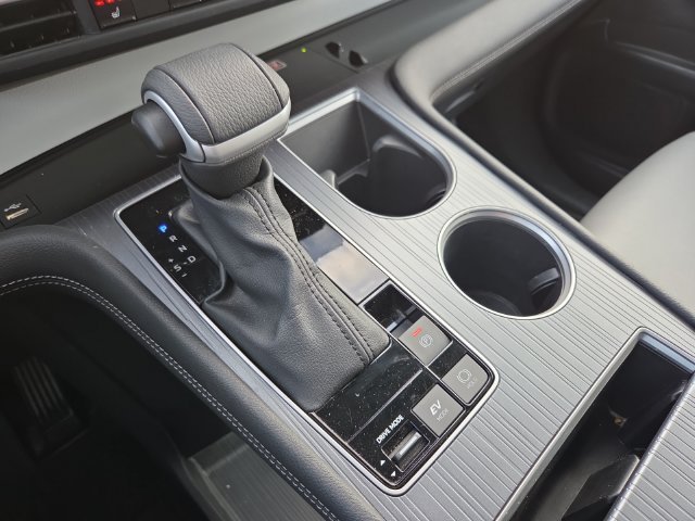 Used 2025  Toyota XLE image 18