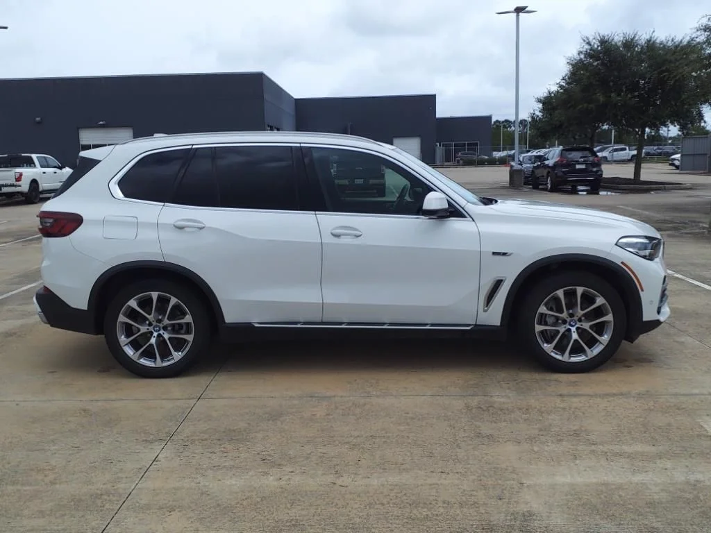 Used 2023 White BMW xDrive45e image 17