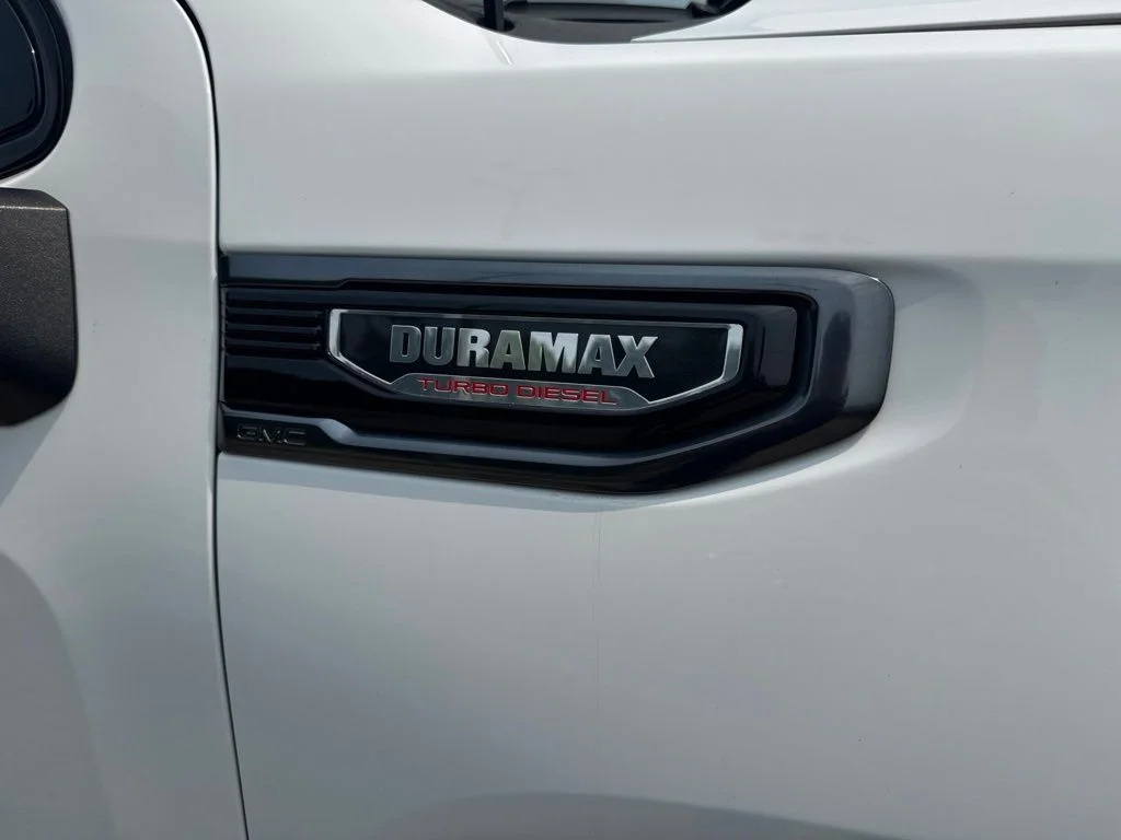 Used 2022 White GMC AT4 image 40