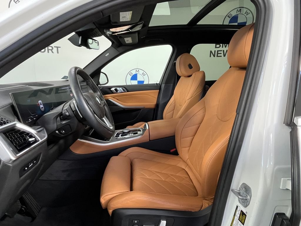 Used 2024 White BMW xDrive40i image 14