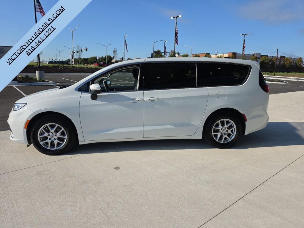 Used 2023 Chrysler Pacifica Touring L with VIN 2C4RC1BG7PR596545 for sale in Kansas City