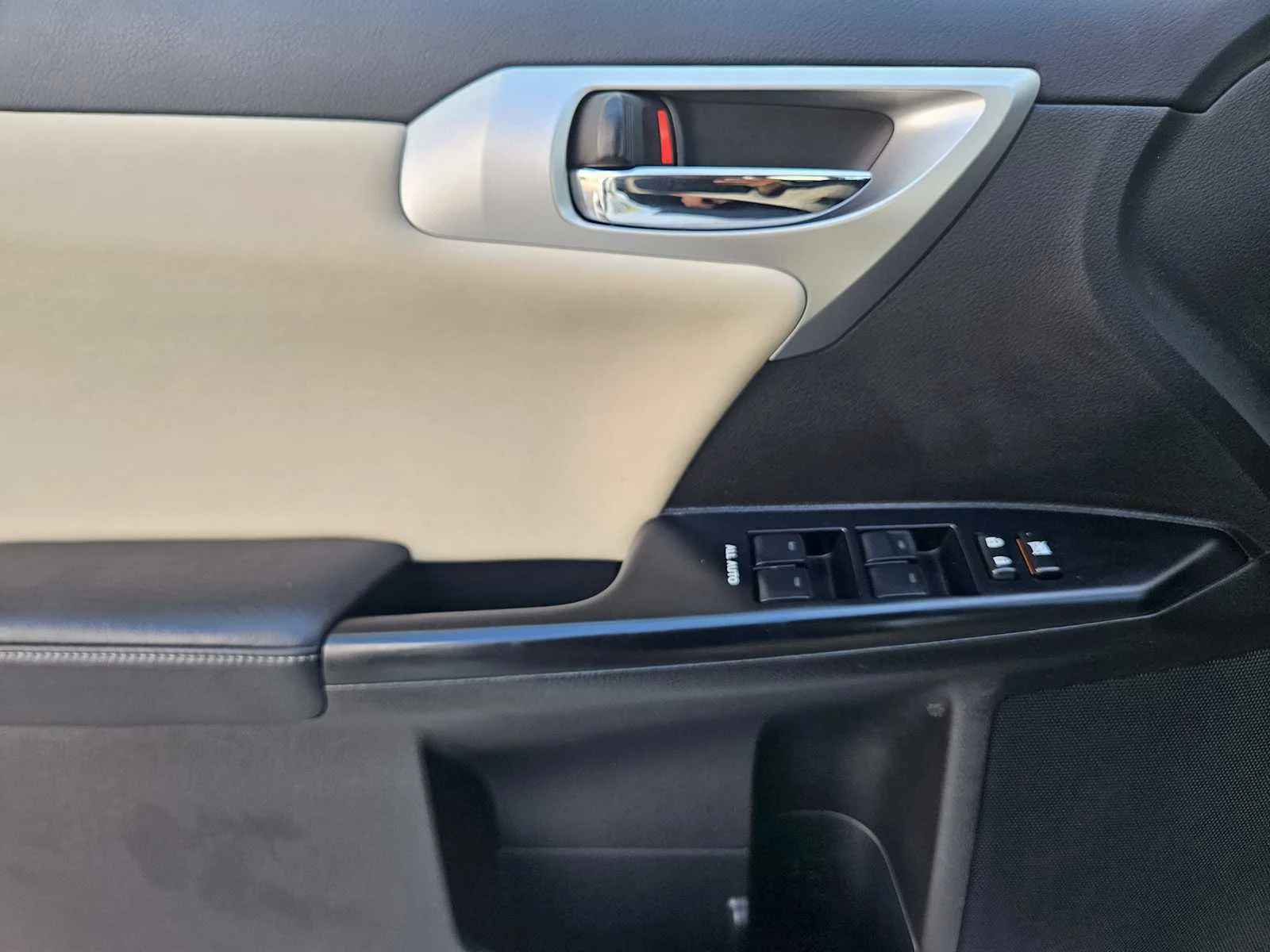 Used 2012 Starfire Pearl Lexus Premium image 17