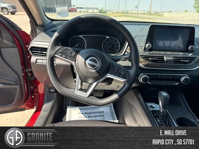 2025 Nissan Altima SV - Photo 14