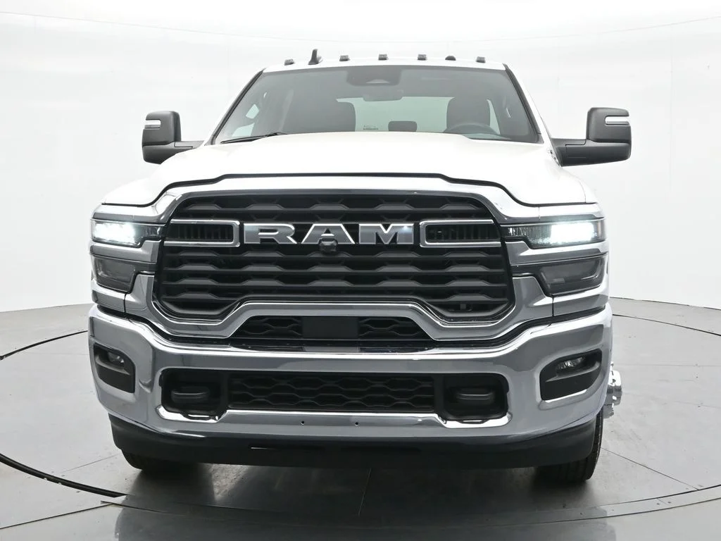New 2026 Bright White Clear-Coat Exterior Paint RAM Tradesman image 2