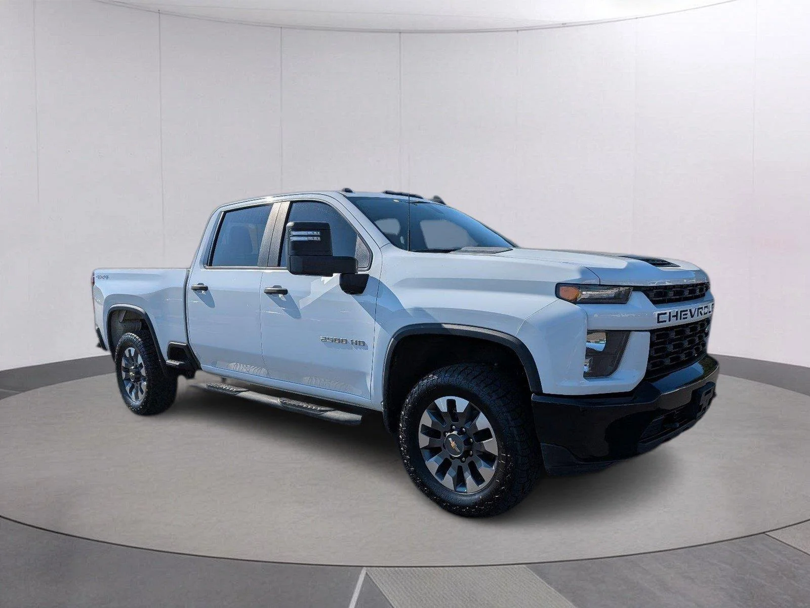 Used 2021 SUMMIT WHITE Chevrolet Custom image 9
