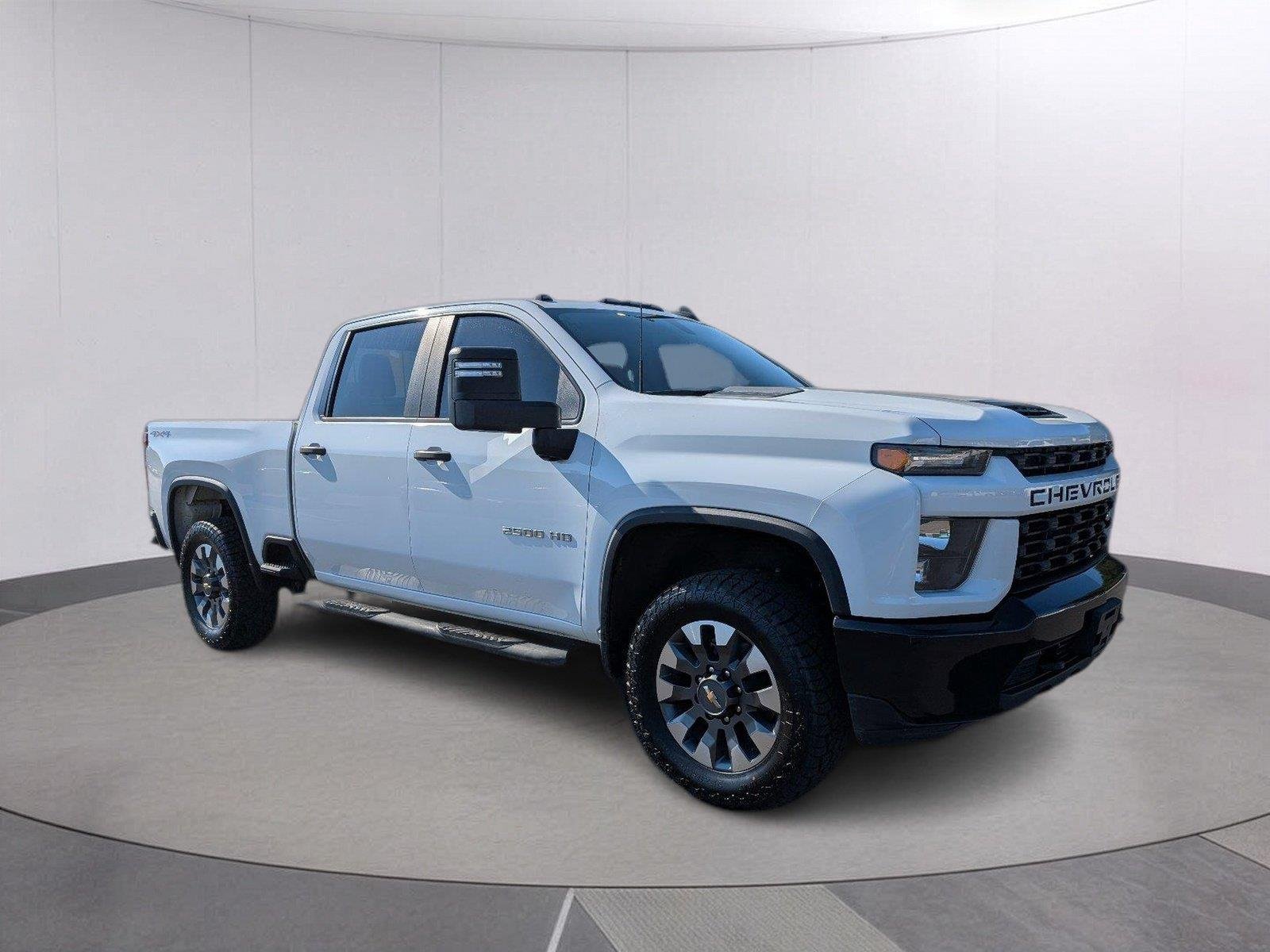 Used 2021 SUMMIT WHITE Chevrolet Custom image 9