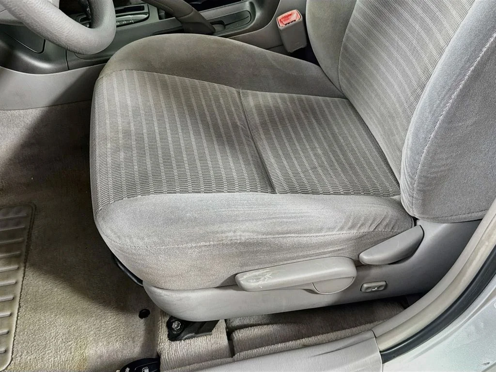 Used 2005 Lunar Mist Metallic Toyota STD image 22