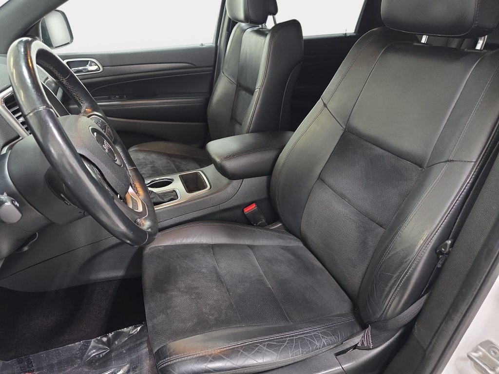 Used 2018 Bright White Clearcoat Jeep Altitude image 13