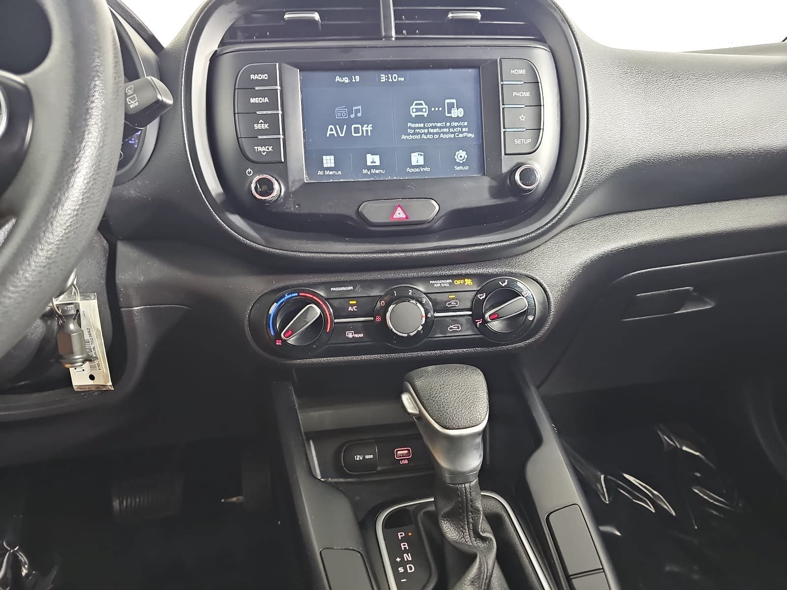 Used 2020 White Kia S image 18