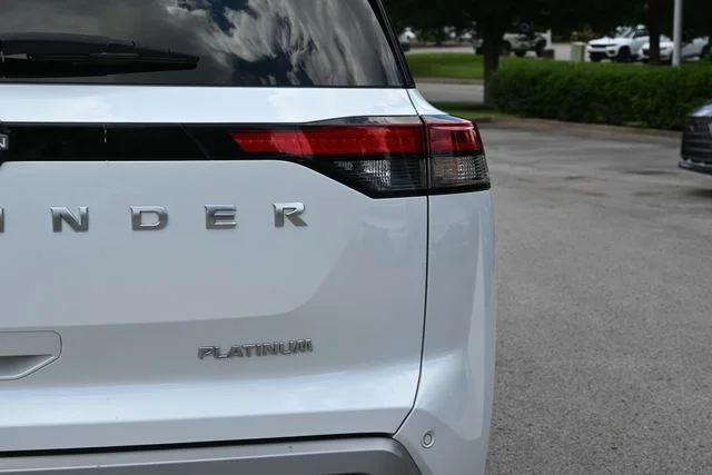 Used 2025 White Nissan Platinum image 8